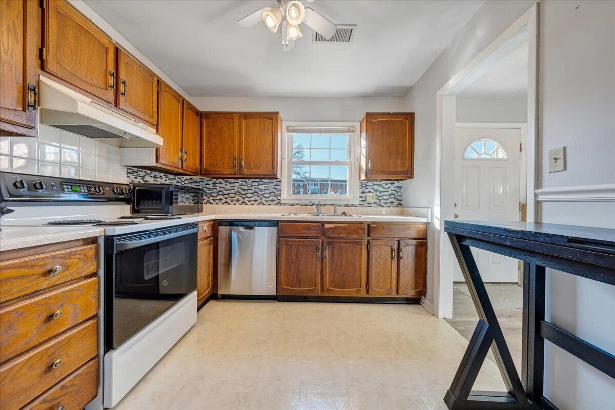 109 Southampton DR - Photo 2