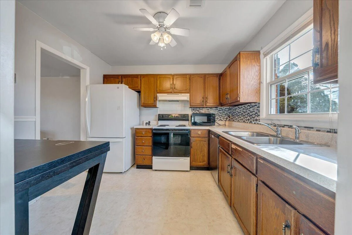 109 Southampton DR - Photo 4
