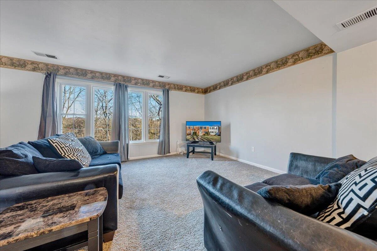 109 Southampton DR - Photo 6