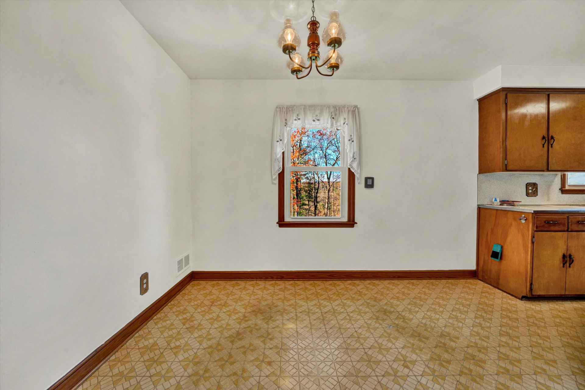 6683 Crowell Gap RD - Photo 7