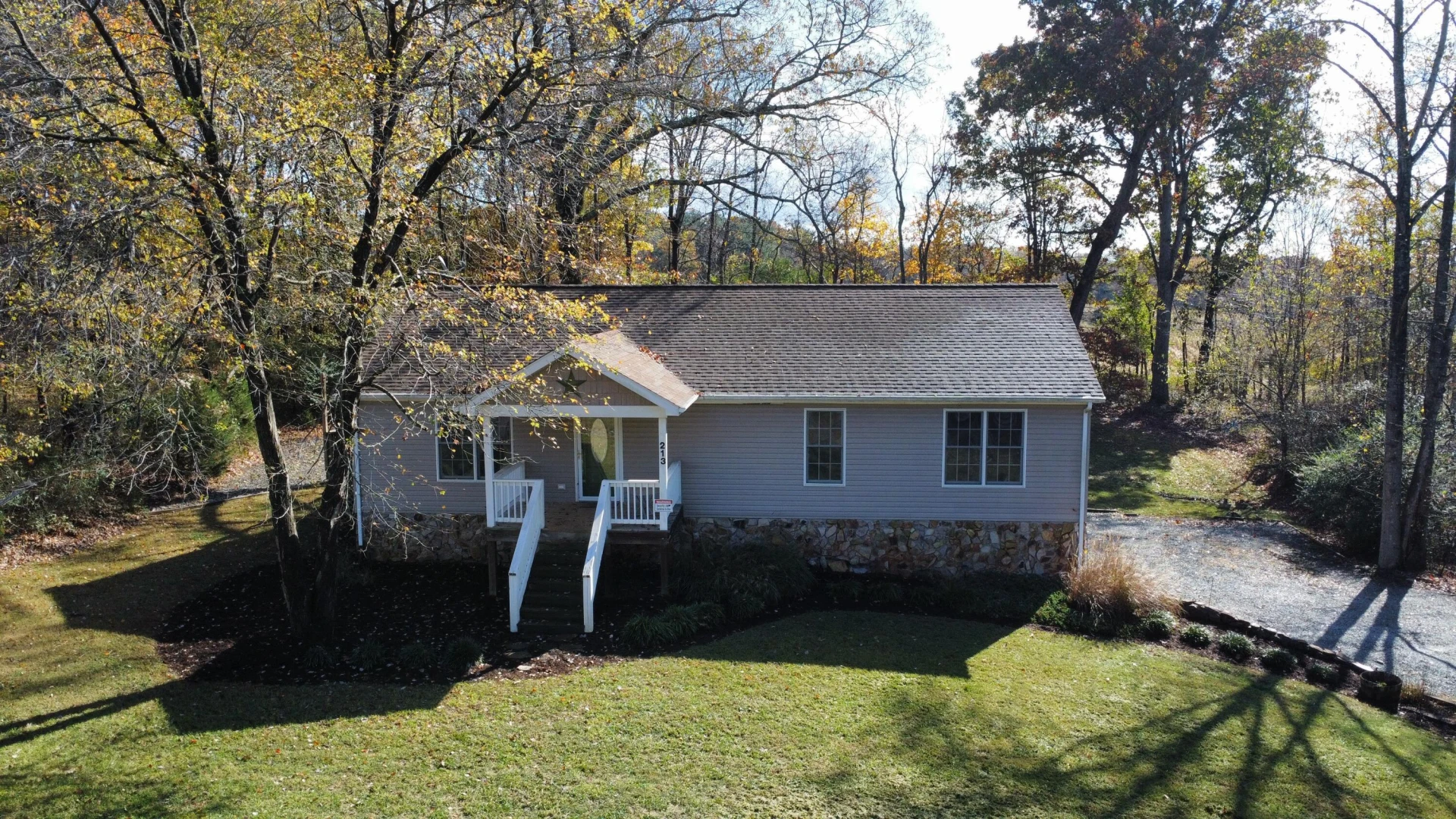 213 Heritage LN