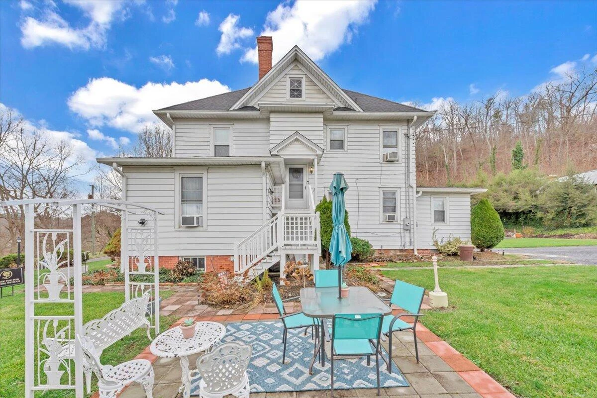 204 Rosedale AVE - Photo 3