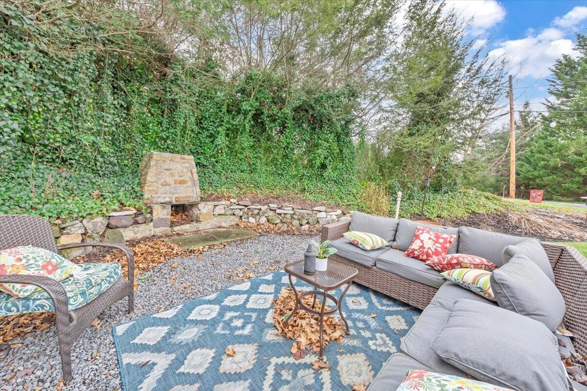 204 Rosedale AVE - Photo 4