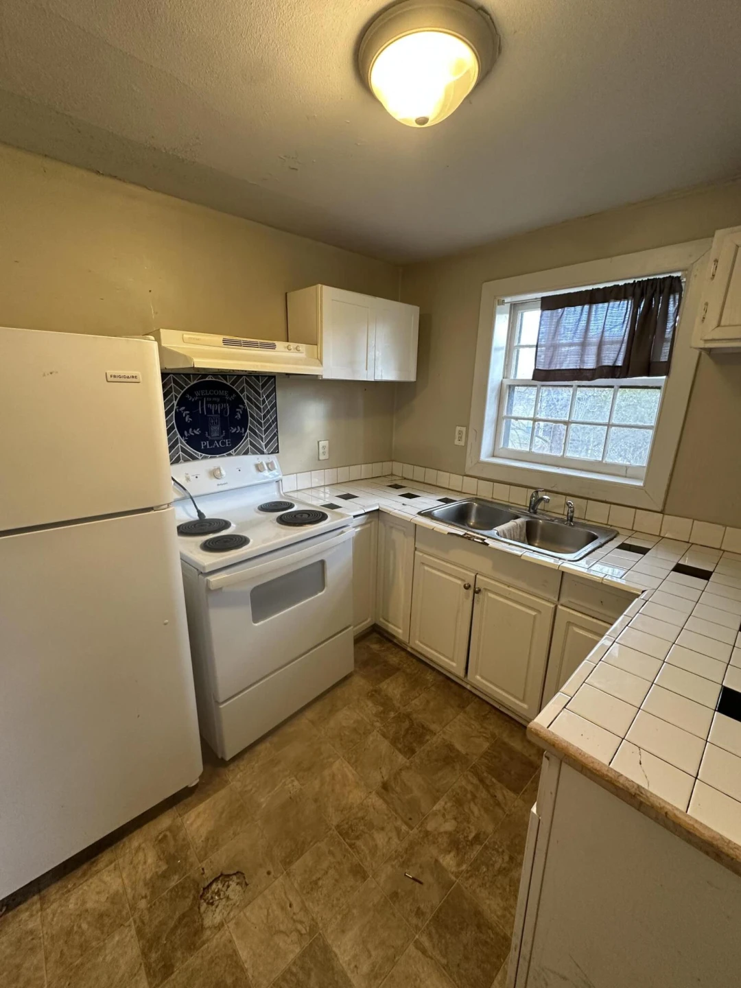 1012 Hunt AVE - Photo 4