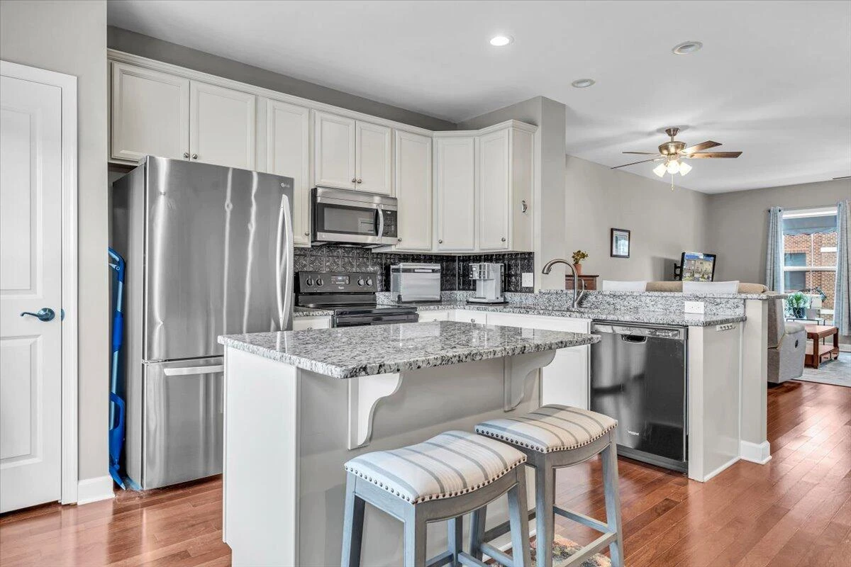 59 Broad ST - Photo 17