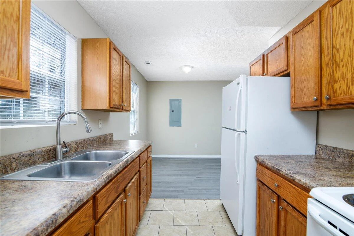 1819 Templeton AVE - Photo 11