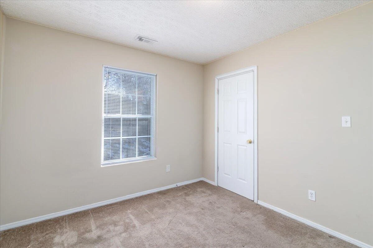 1819 Templeton AVE - Photo 15