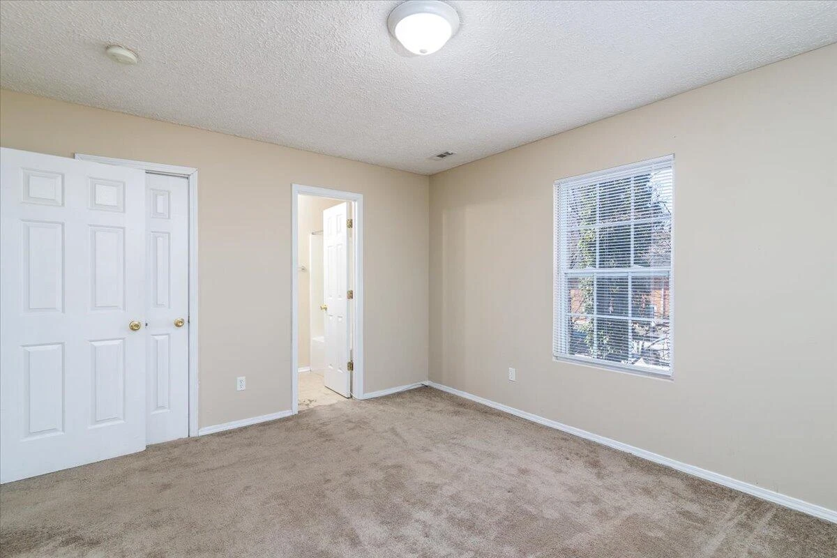 1819 Templeton AVE - Photo 18