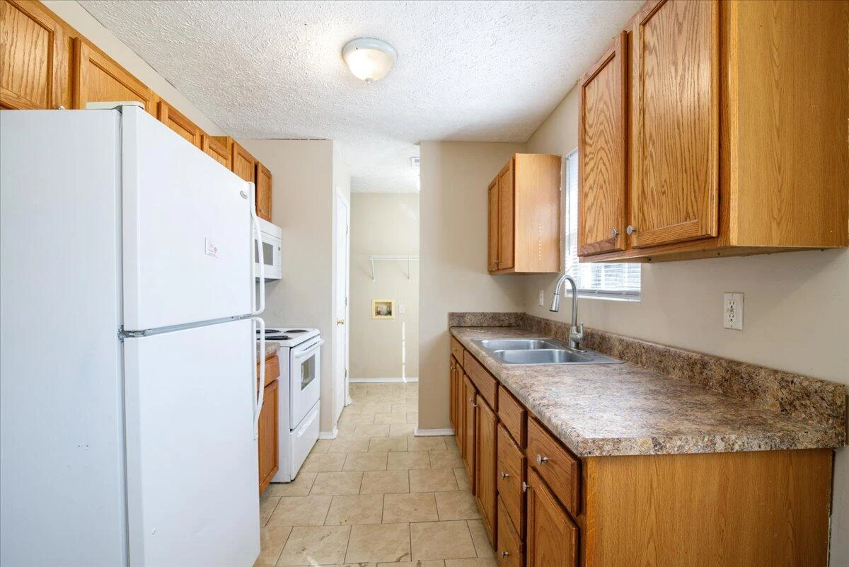 1819 Templeton AVE - Photo 7