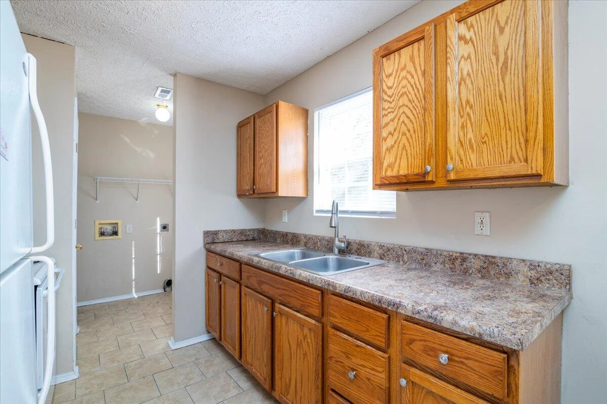 1819 Templeton AVE - Photo 8