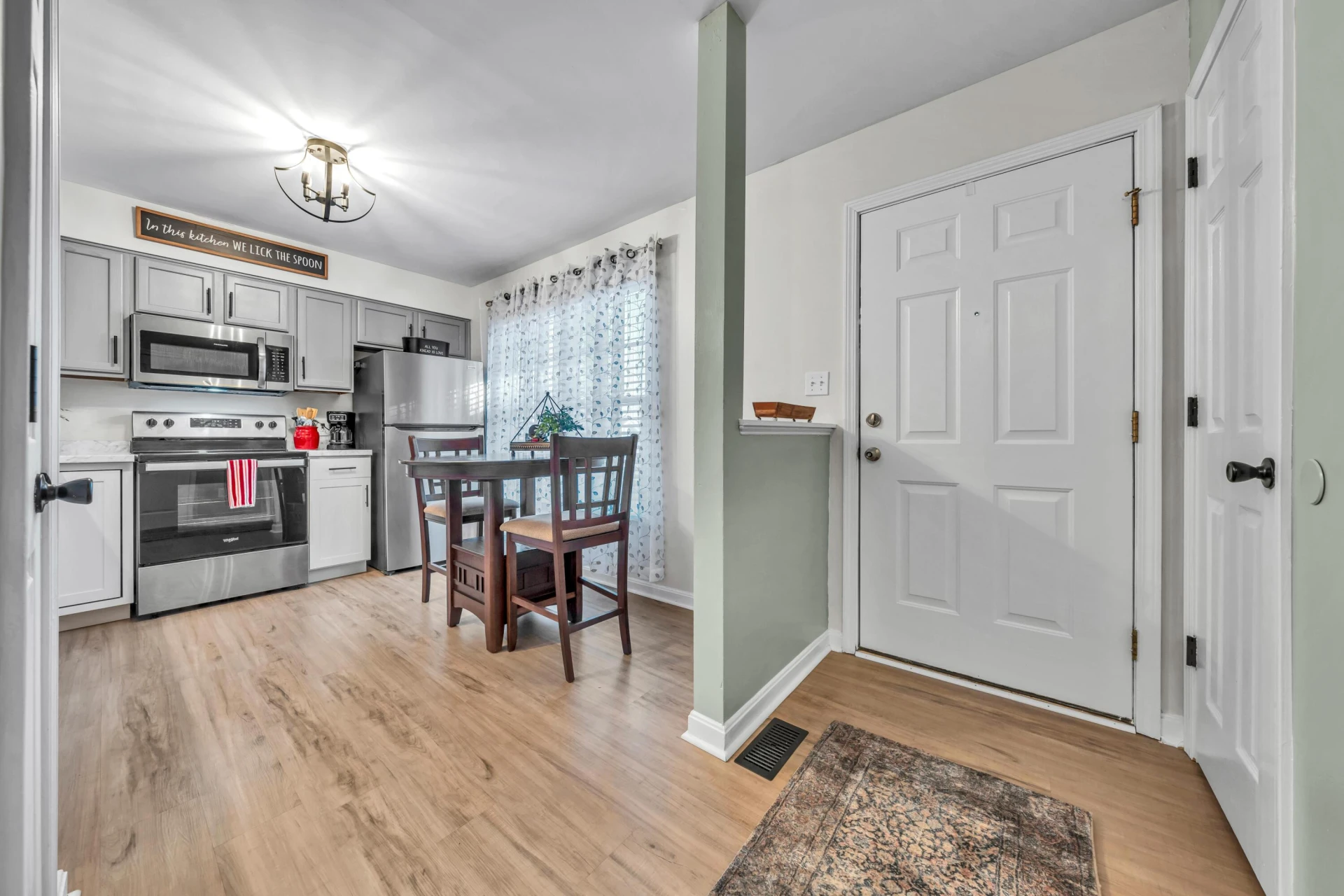 1006 Pocahontas AVE - Photo 3