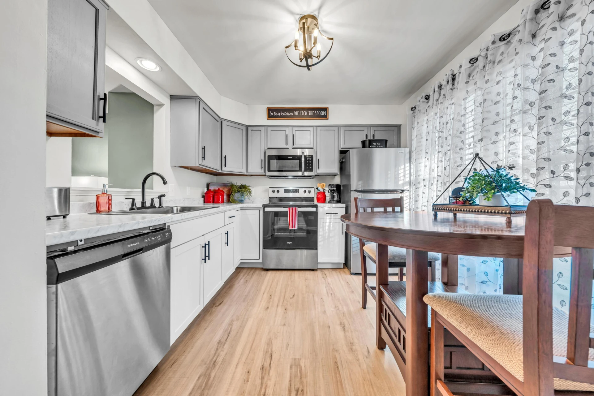 1006 Pocahontas AVE - Photo 4