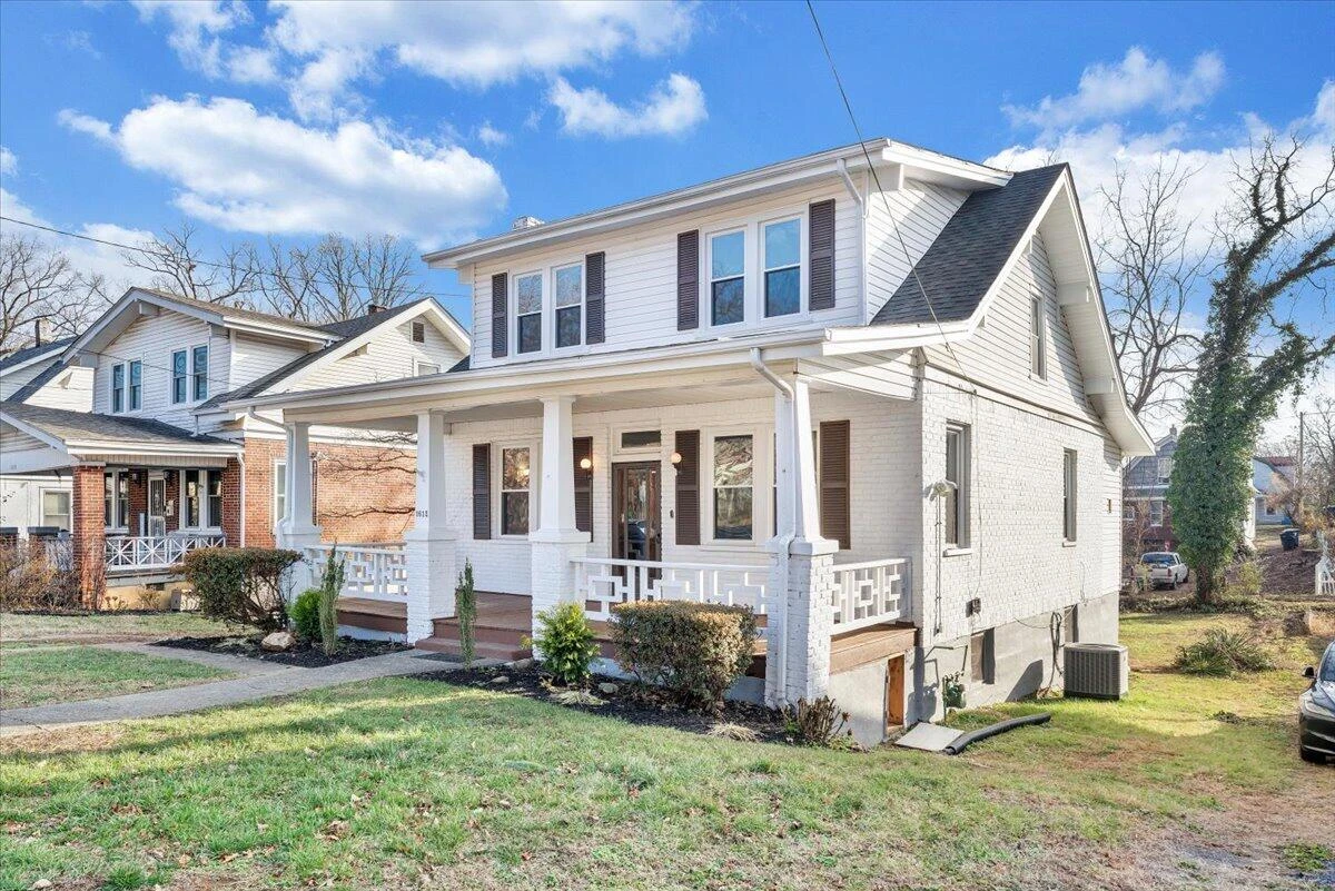 1612 Carroll AVE - Photo 2