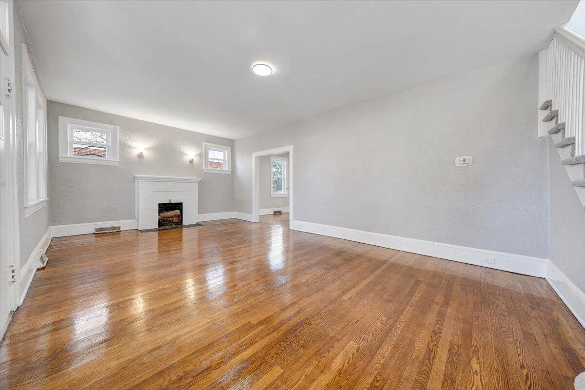 1612 Carroll AVE - Photo 4
