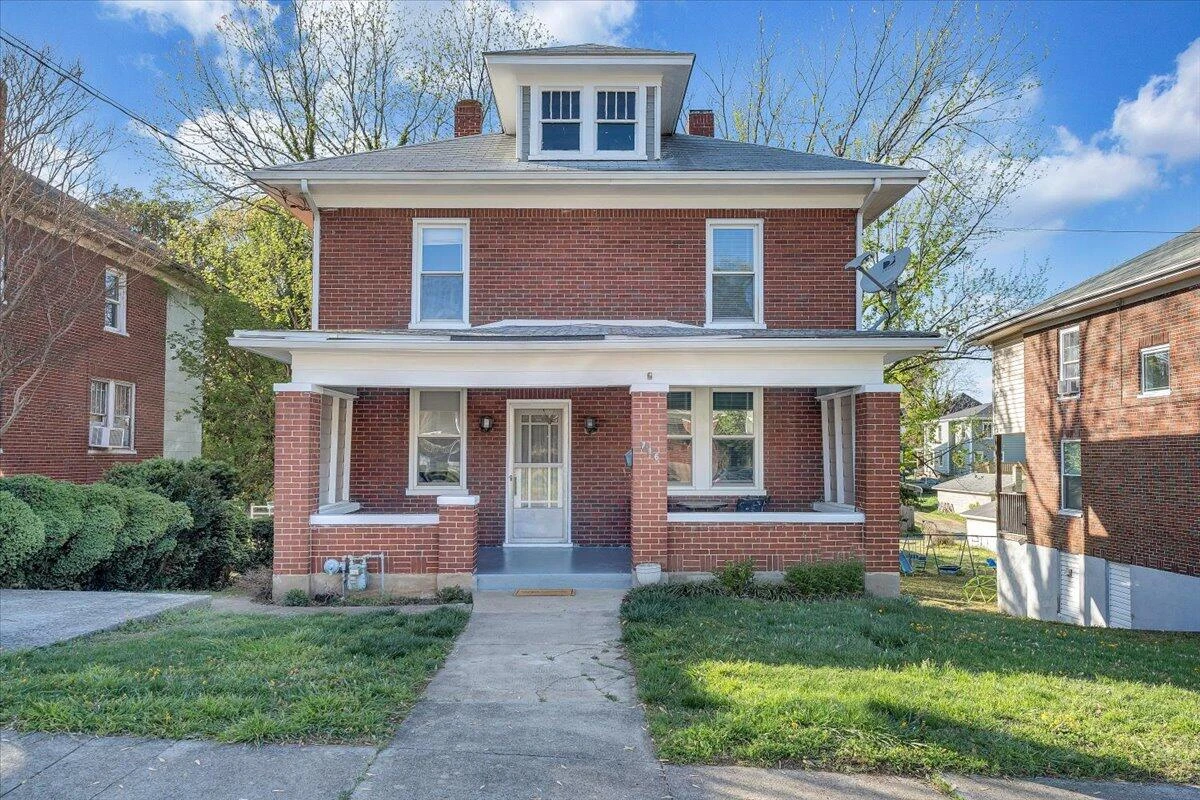 716 Montrose AVE