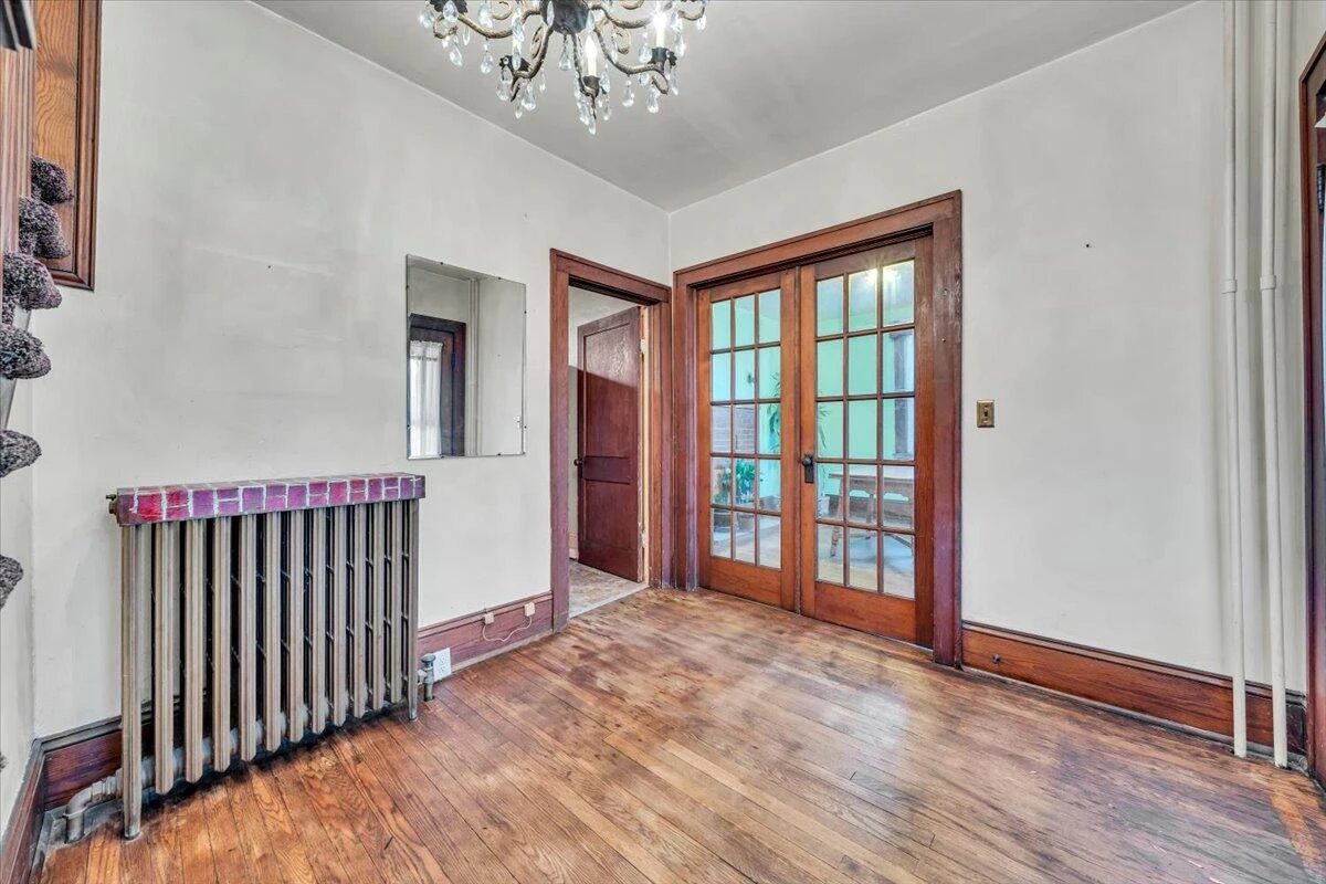 716 Montrose AVE - Photo 10