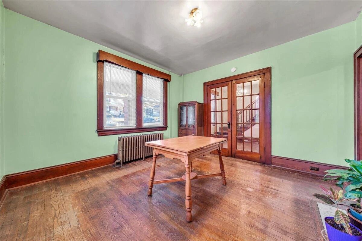716 Montrose AVE - Photo 12