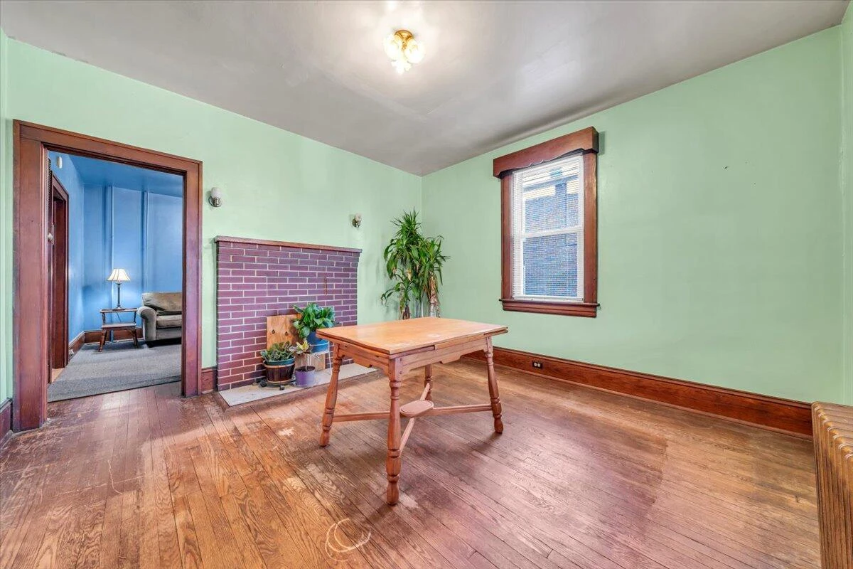 716 Montrose AVE - Photo 14