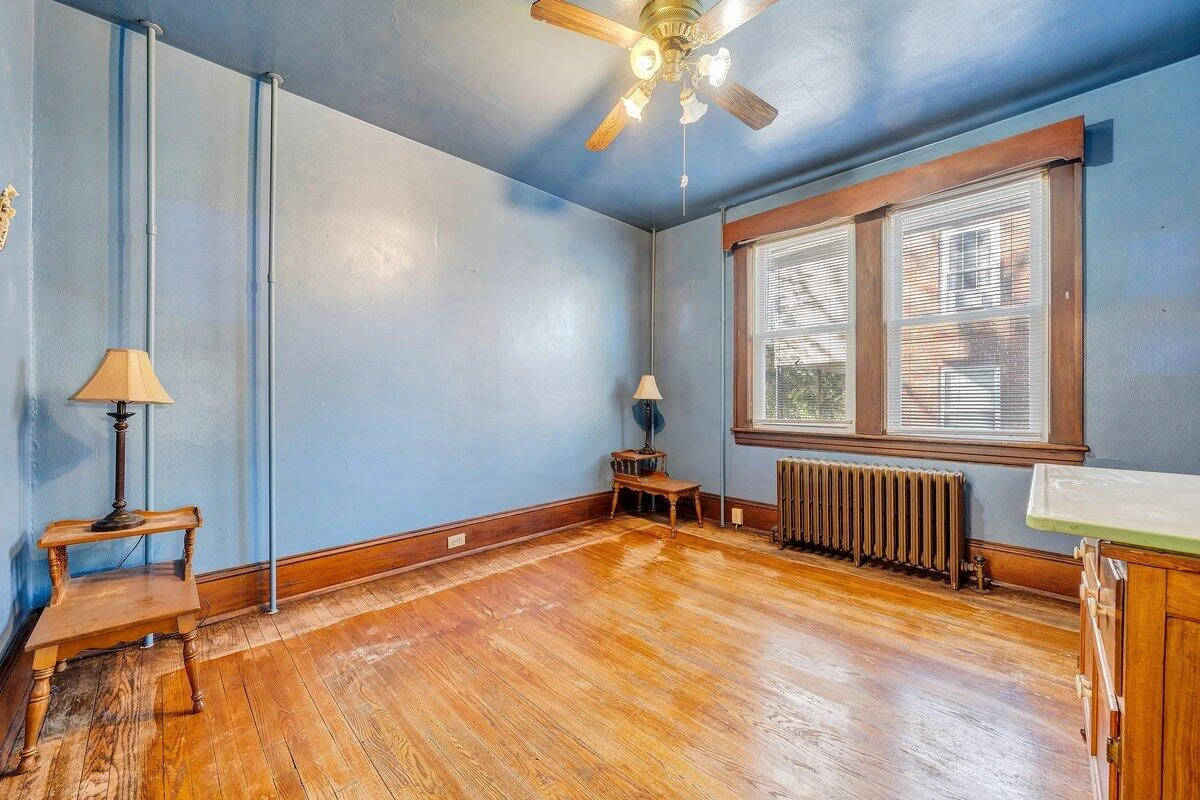 716 Montrose AVE - Photo 16