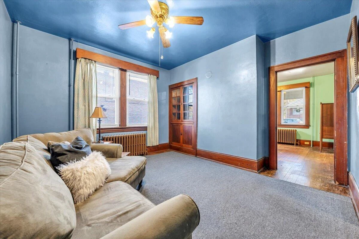 716 Montrose AVE - Photo 17