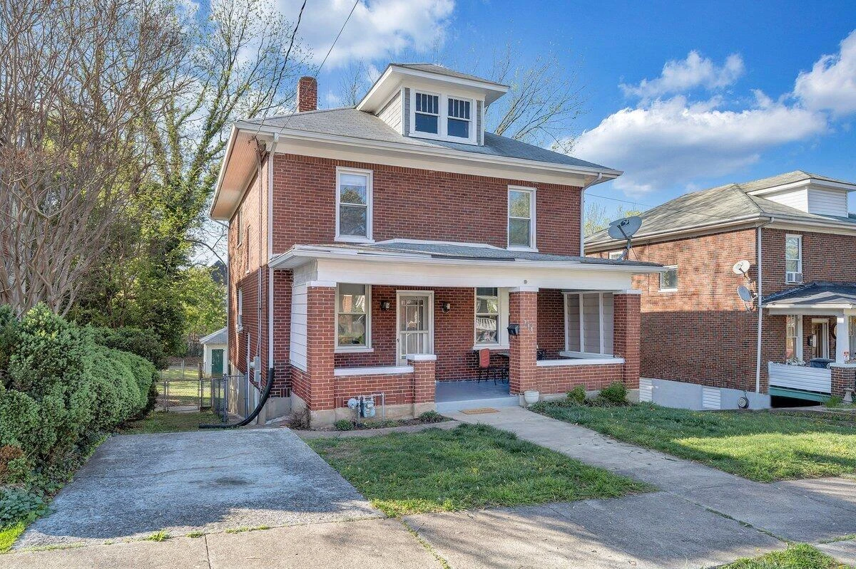 716 Montrose AVE - Photo 2