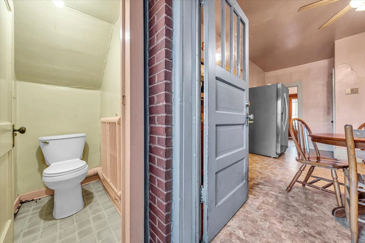 716 Montrose AVE - Photo 25