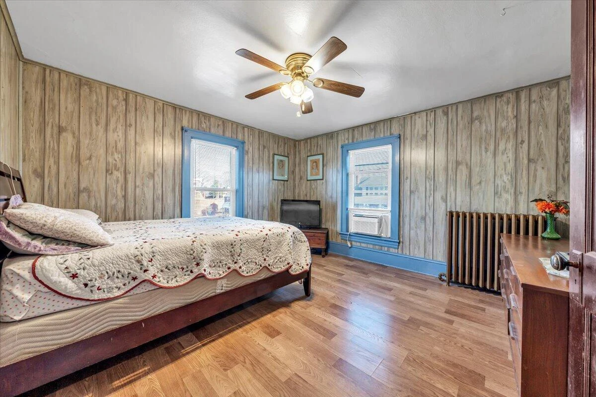 716 Montrose AVE - Photo 26