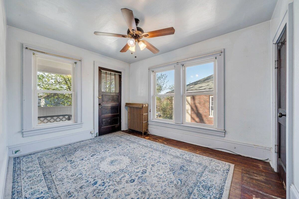 716 Montrose AVE - Photo 27