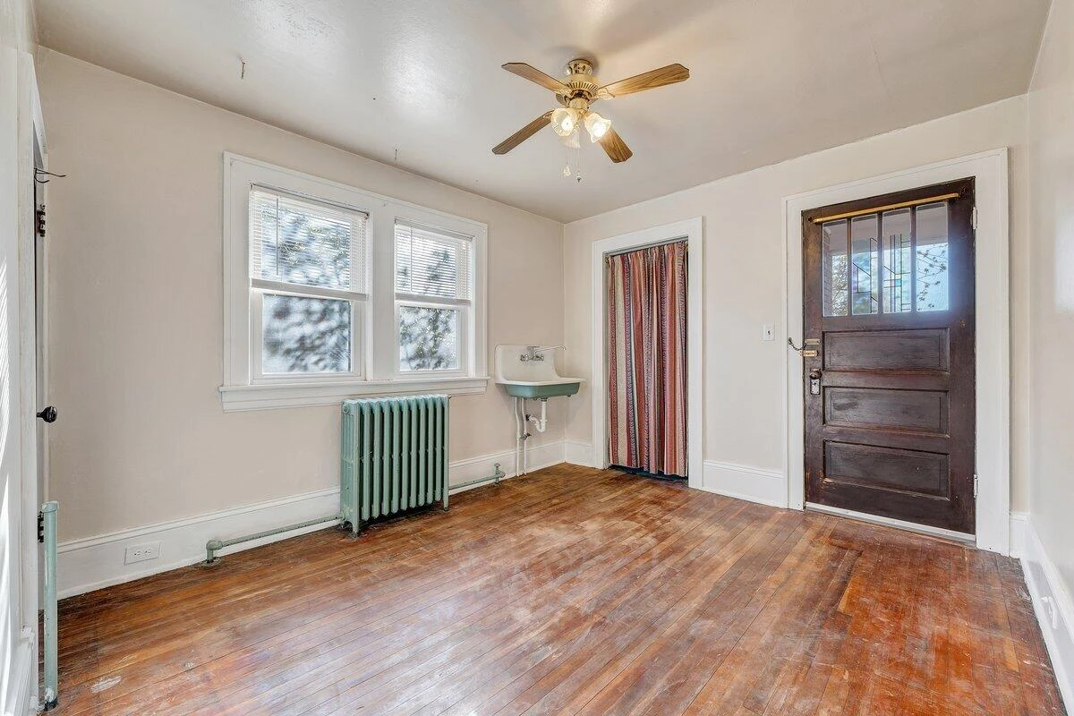 716 Montrose AVE - Photo 28