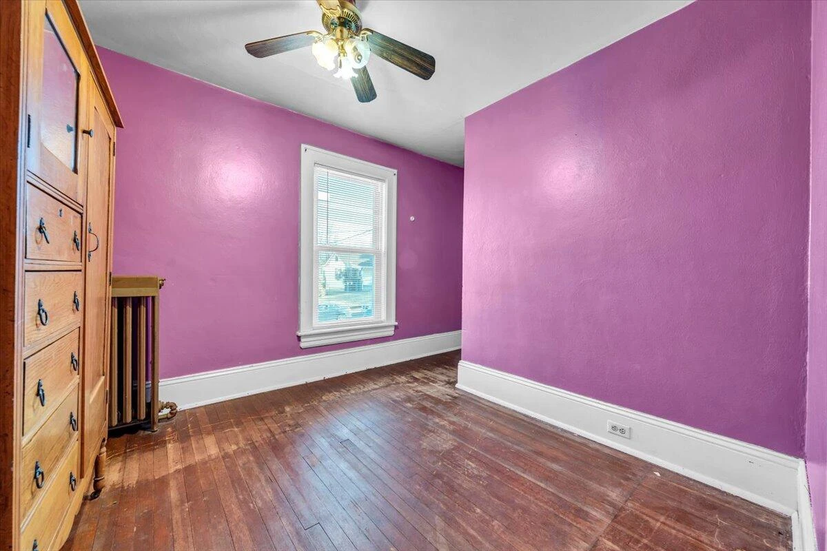 716 Montrose AVE - Photo 30