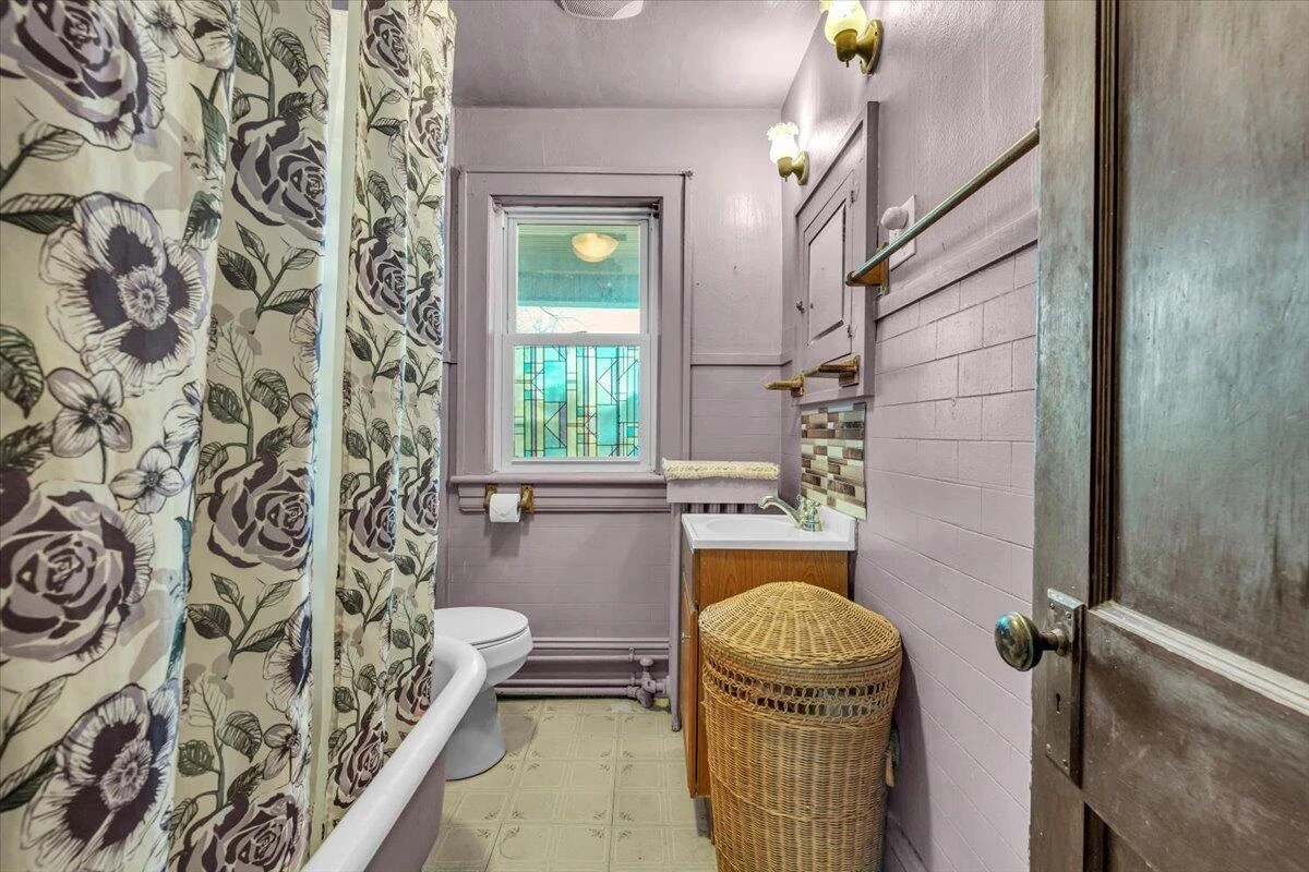 716 Montrose AVE - Photo 32