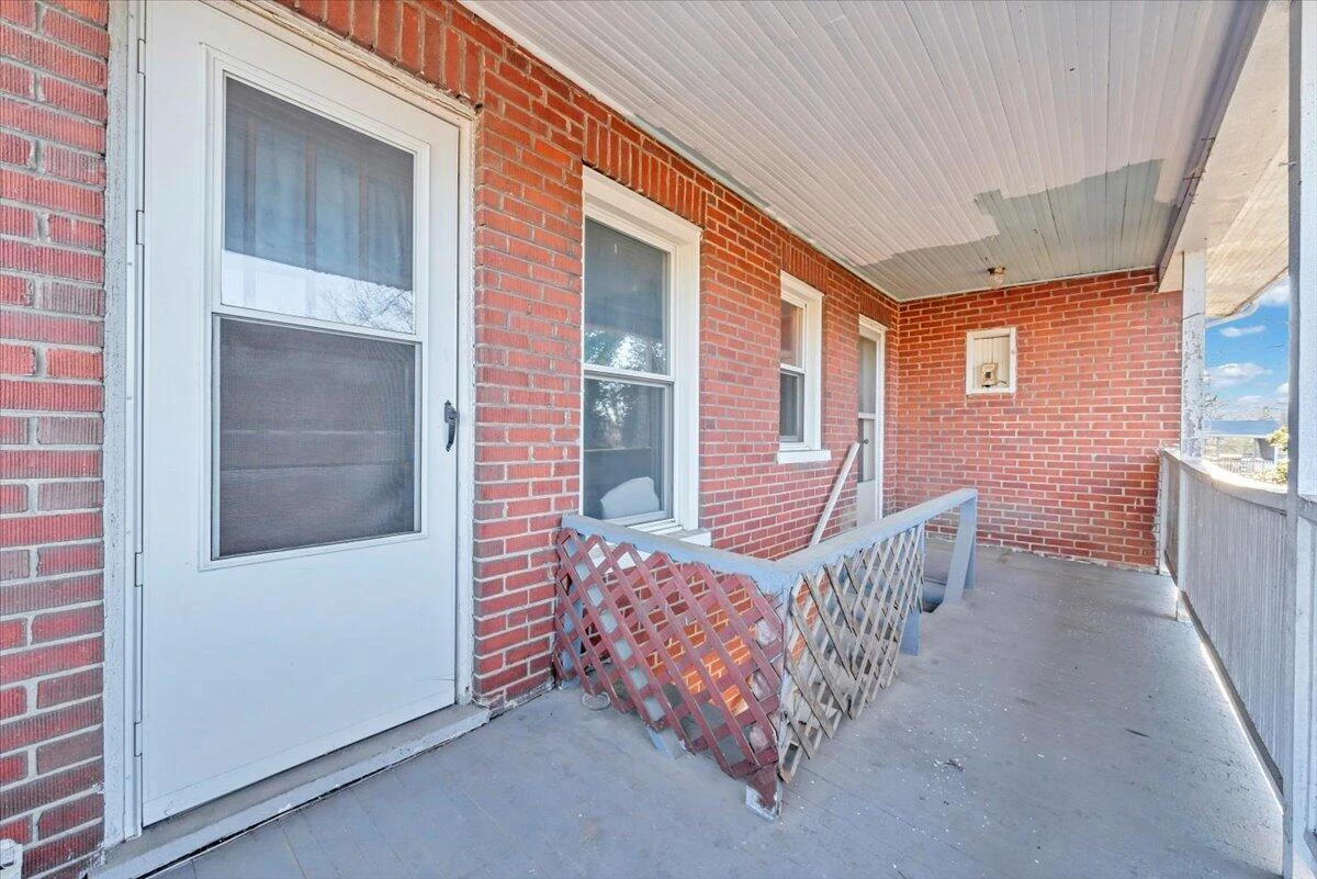 716 Montrose AVE - Photo 34