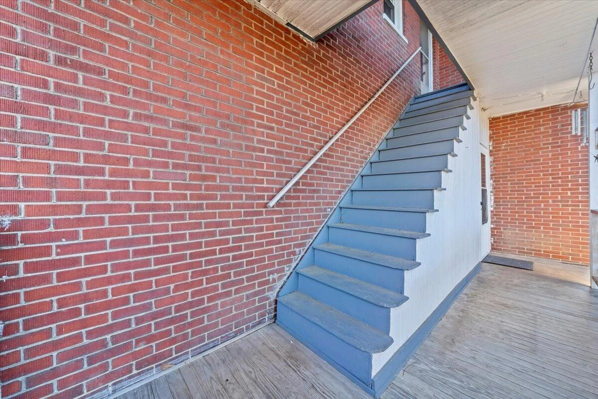 716 Montrose AVE - Photo 35