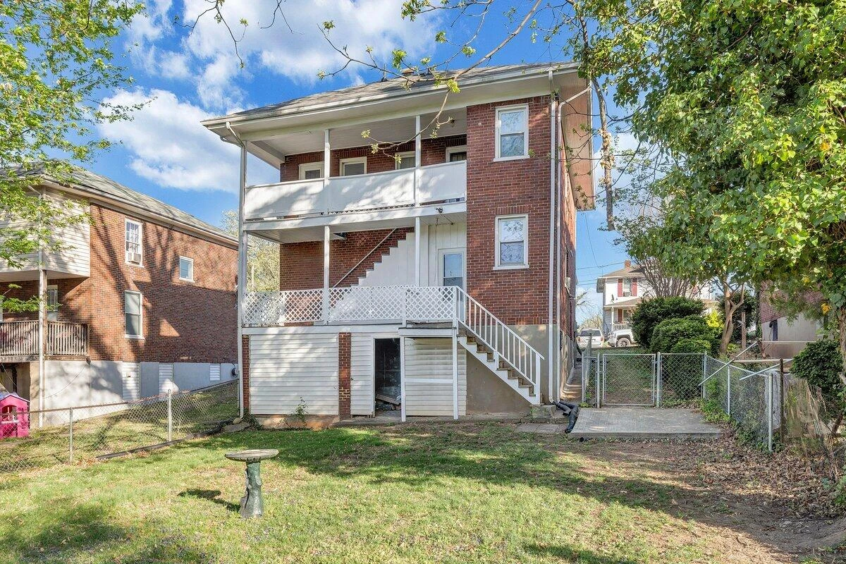 716 Montrose AVE - Photo 37