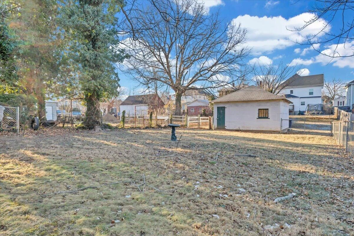716 Montrose AVE - Photo 39