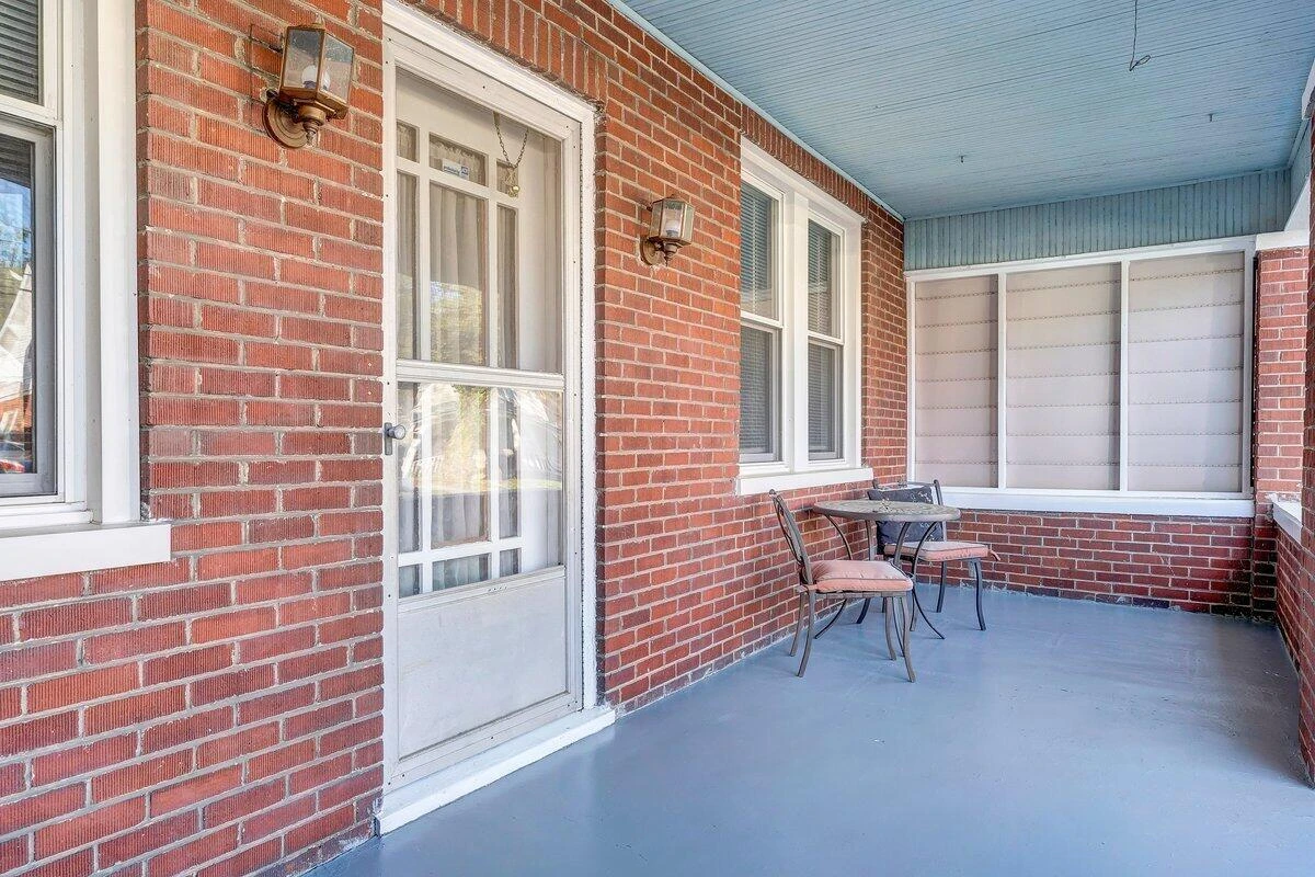 716 Montrose AVE - Photo 7