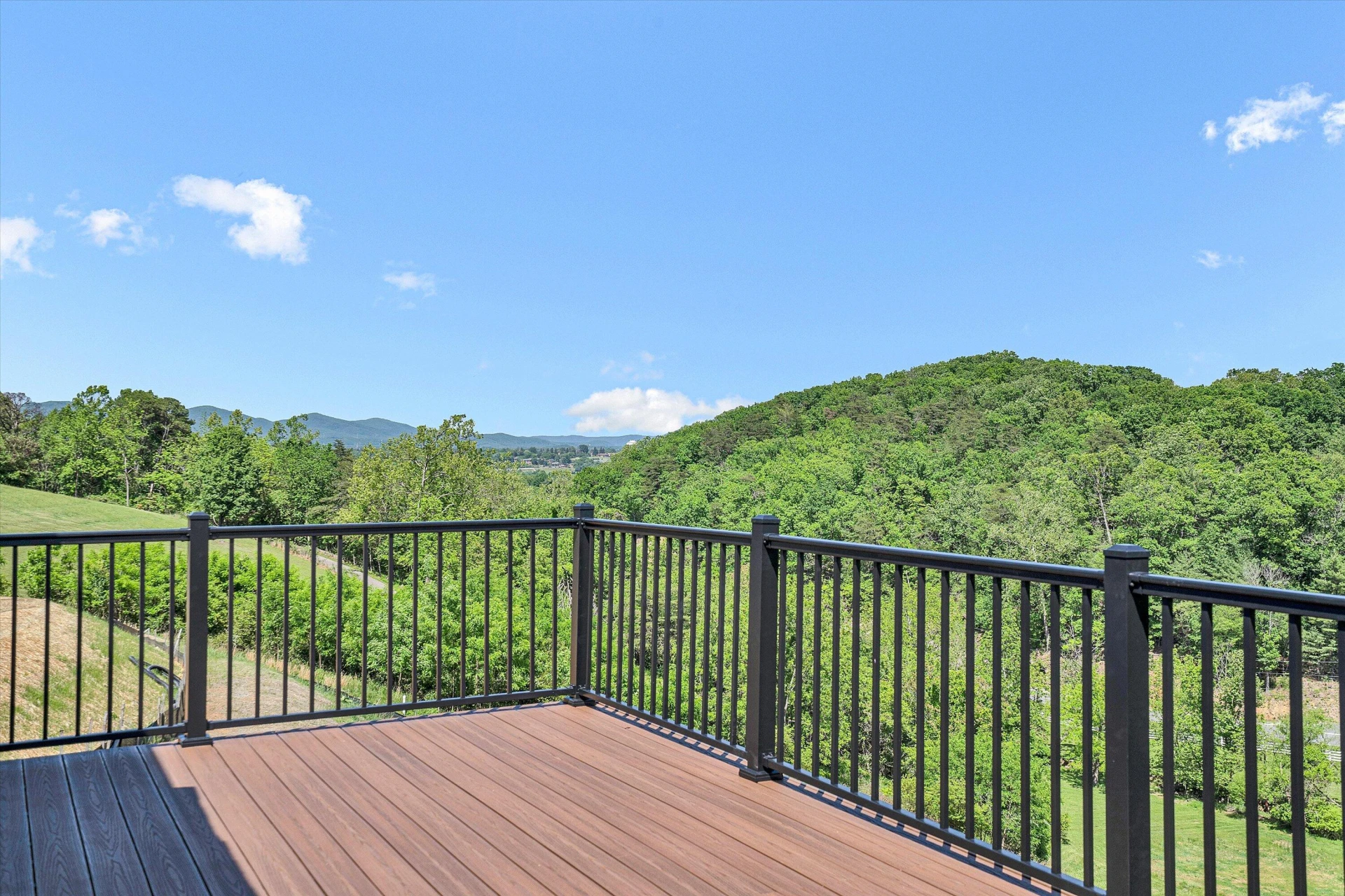 726 Ambler LN - Photo 17
