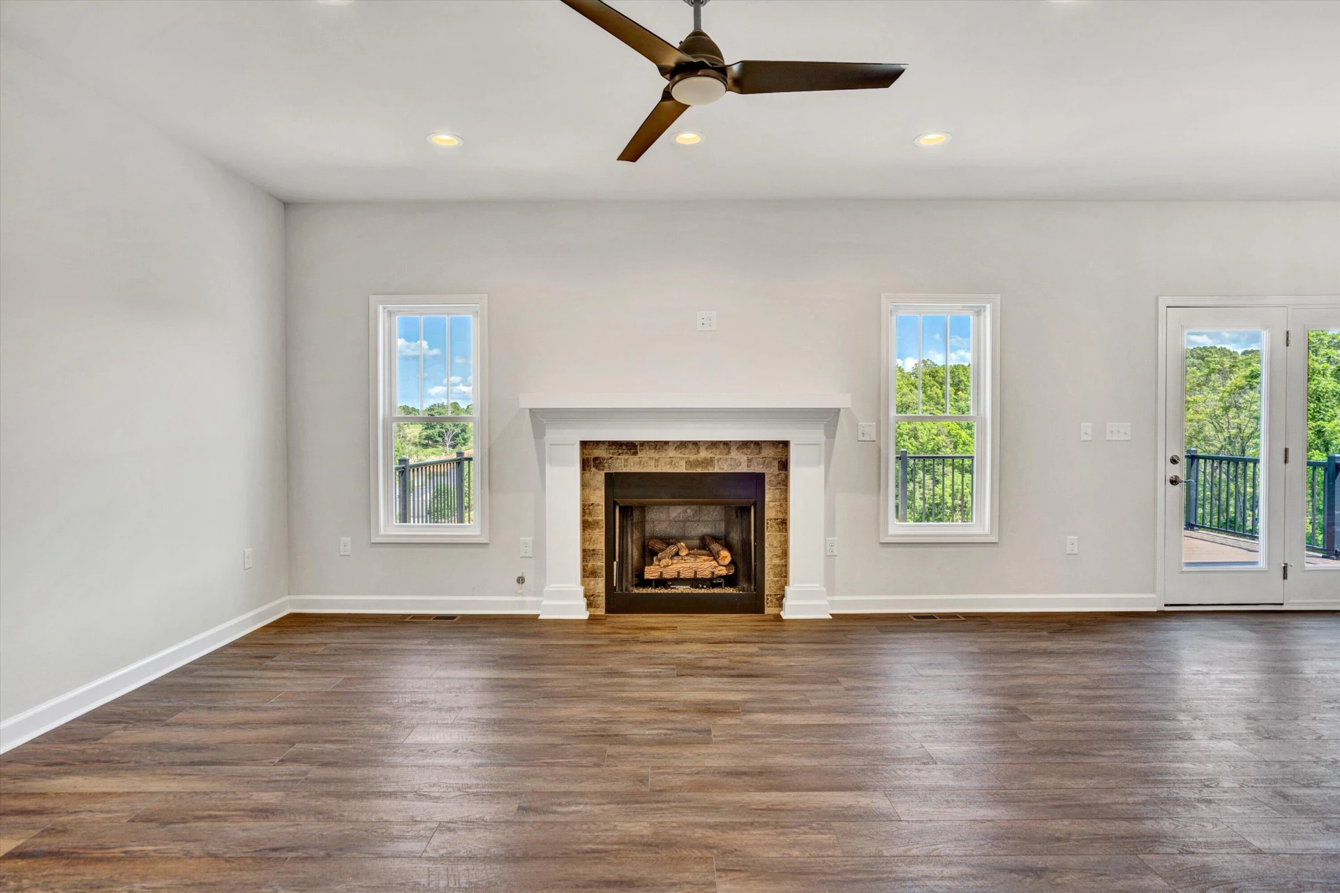 726 Ambler LN - Photo 4