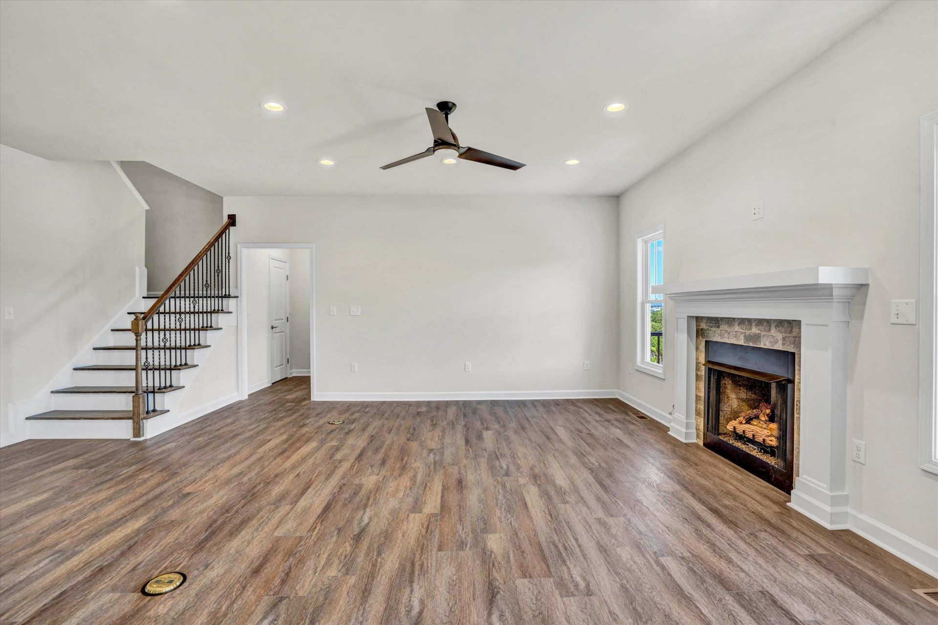 726 Ambler LN - Photo 5