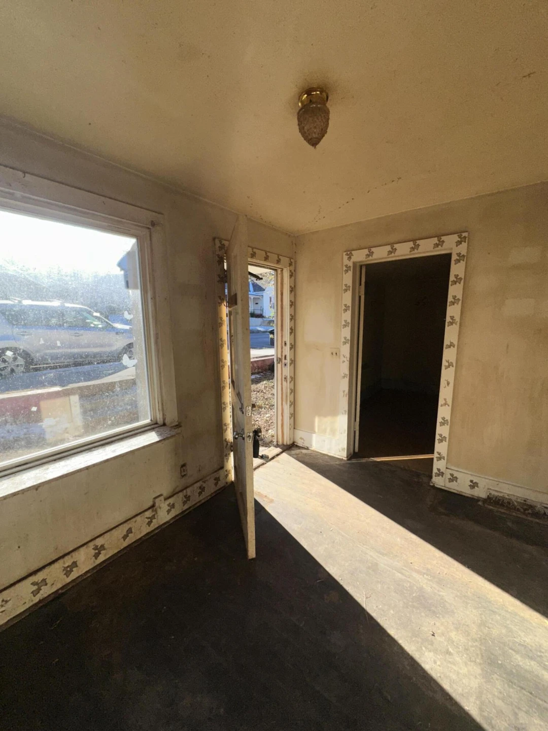 519 Rutherford AVE - Photo 3