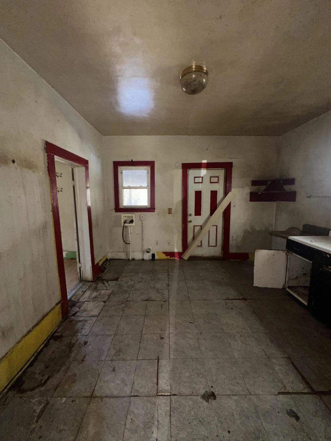 519 Rutherford AVE - Photo 8