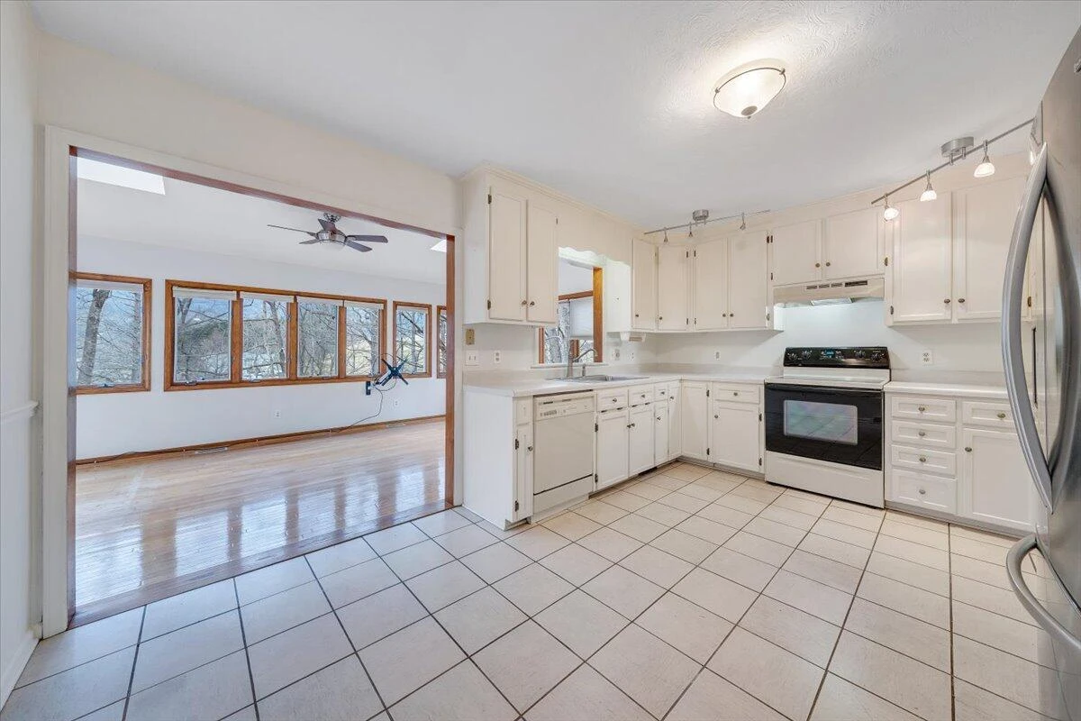 7278 Carriage Hills DR - Photo 6