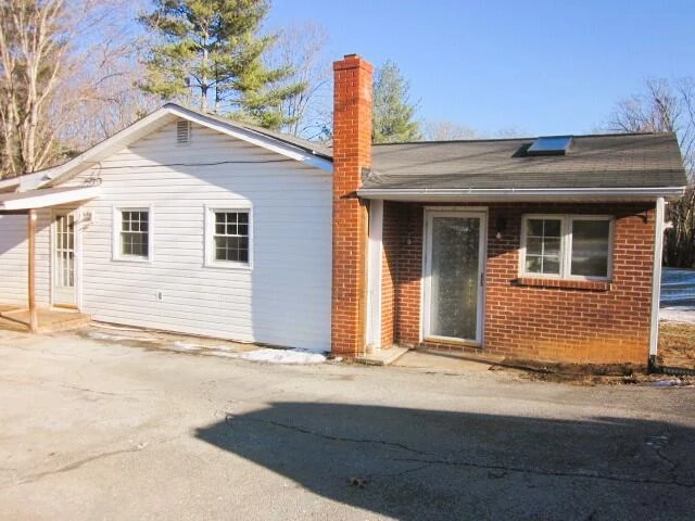 2120 SHADY RUN RD - Photo 2