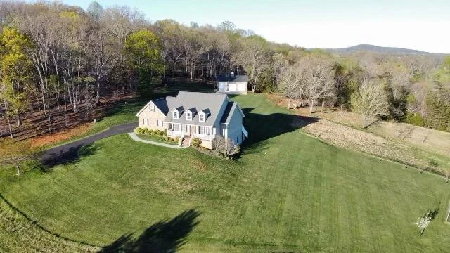 140 Fox Run  RD - Photo 4