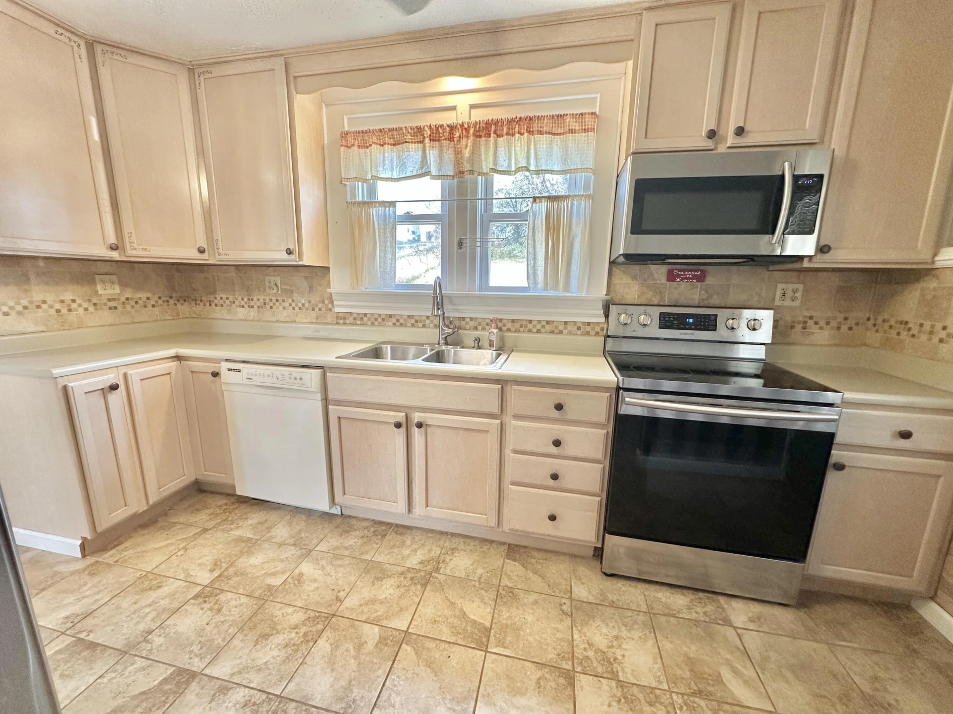 1434 Howard AVE - Photo 12