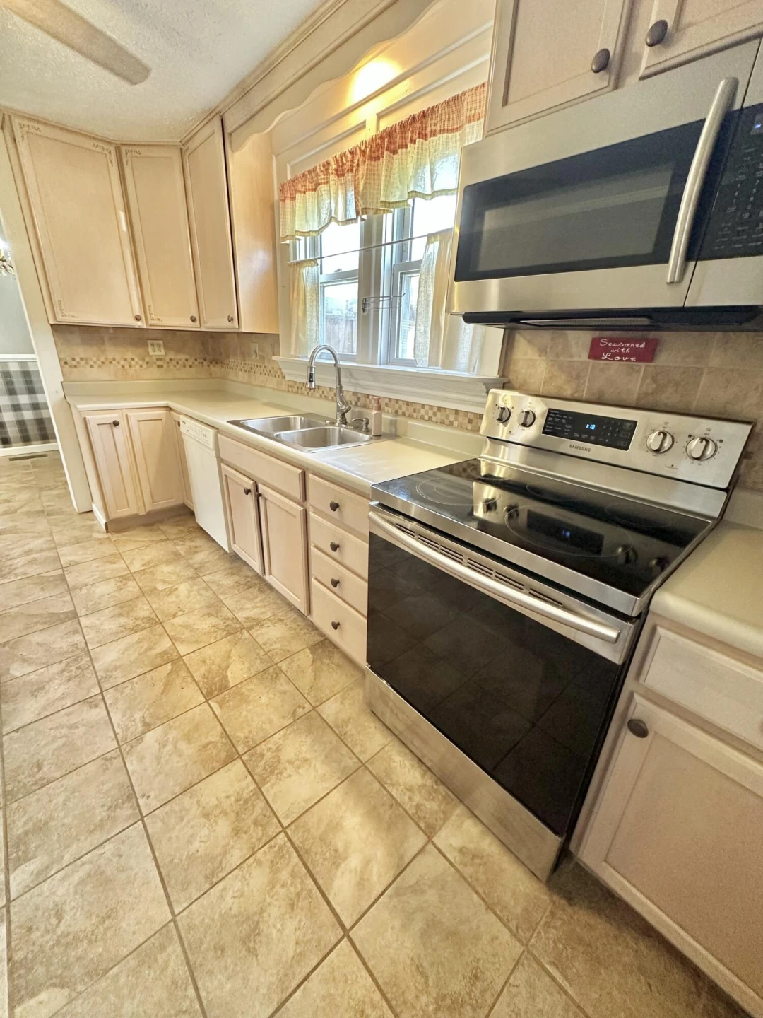 1434 Howard AVE - Photo 13
