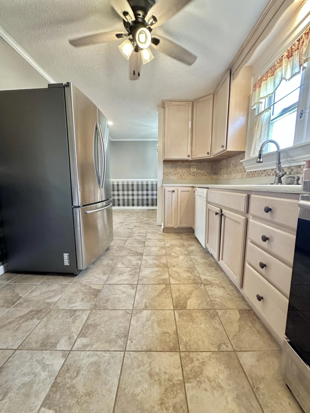 1434 Howard AVE - Photo 15