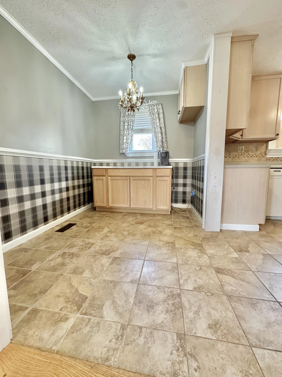 1434 Howard AVE - Photo 18