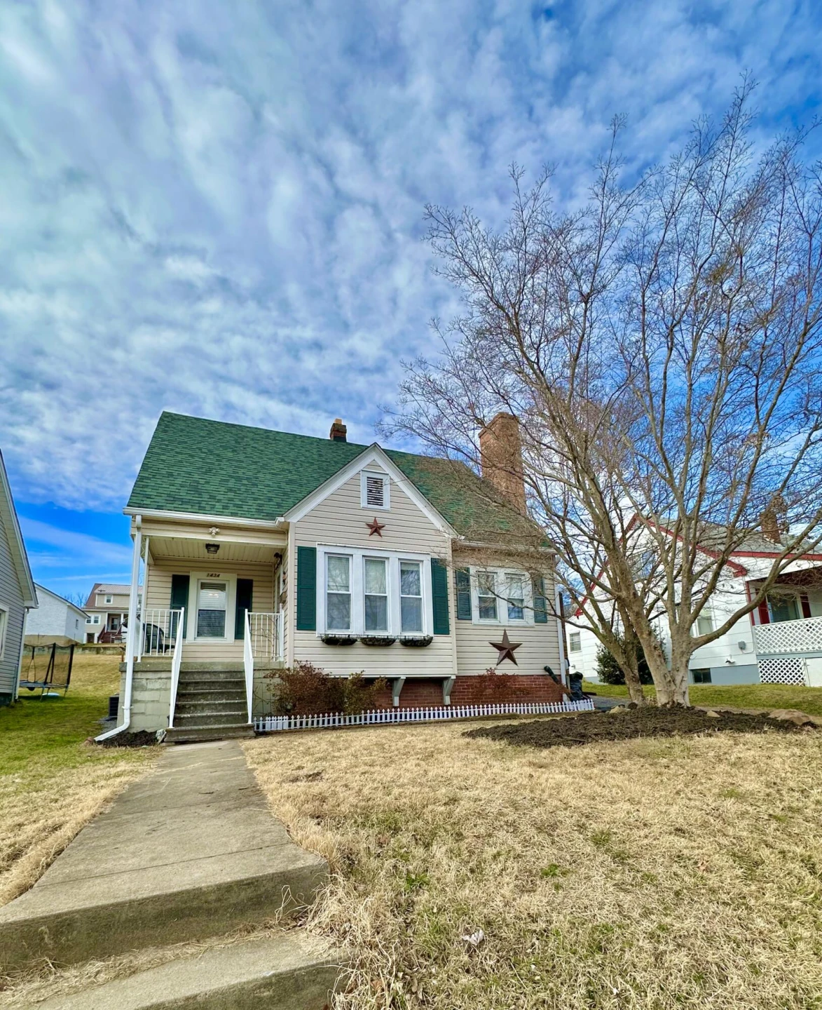 1434 Howard AVE - Photo 2
