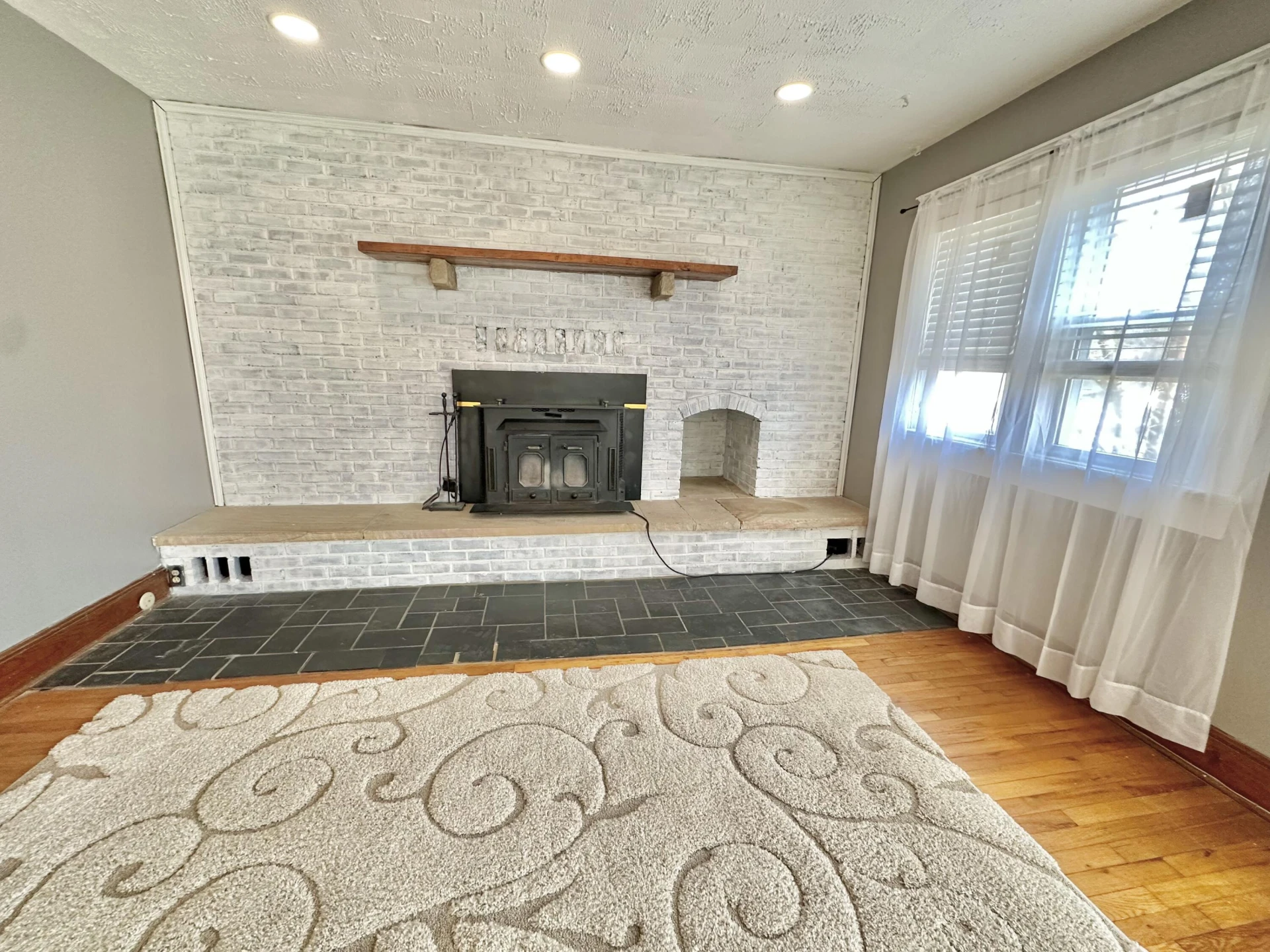 1434 Howard AVE - Photo 9